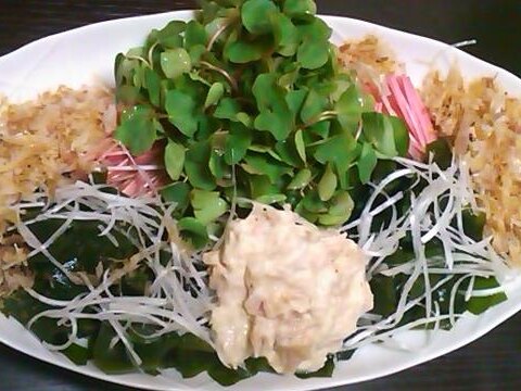 簡単！おいしい!!わかめとそばの芽のサラダ